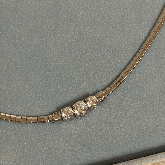 Epiphany Necklace with 3 cubic zirconia - Picture 5 of 6